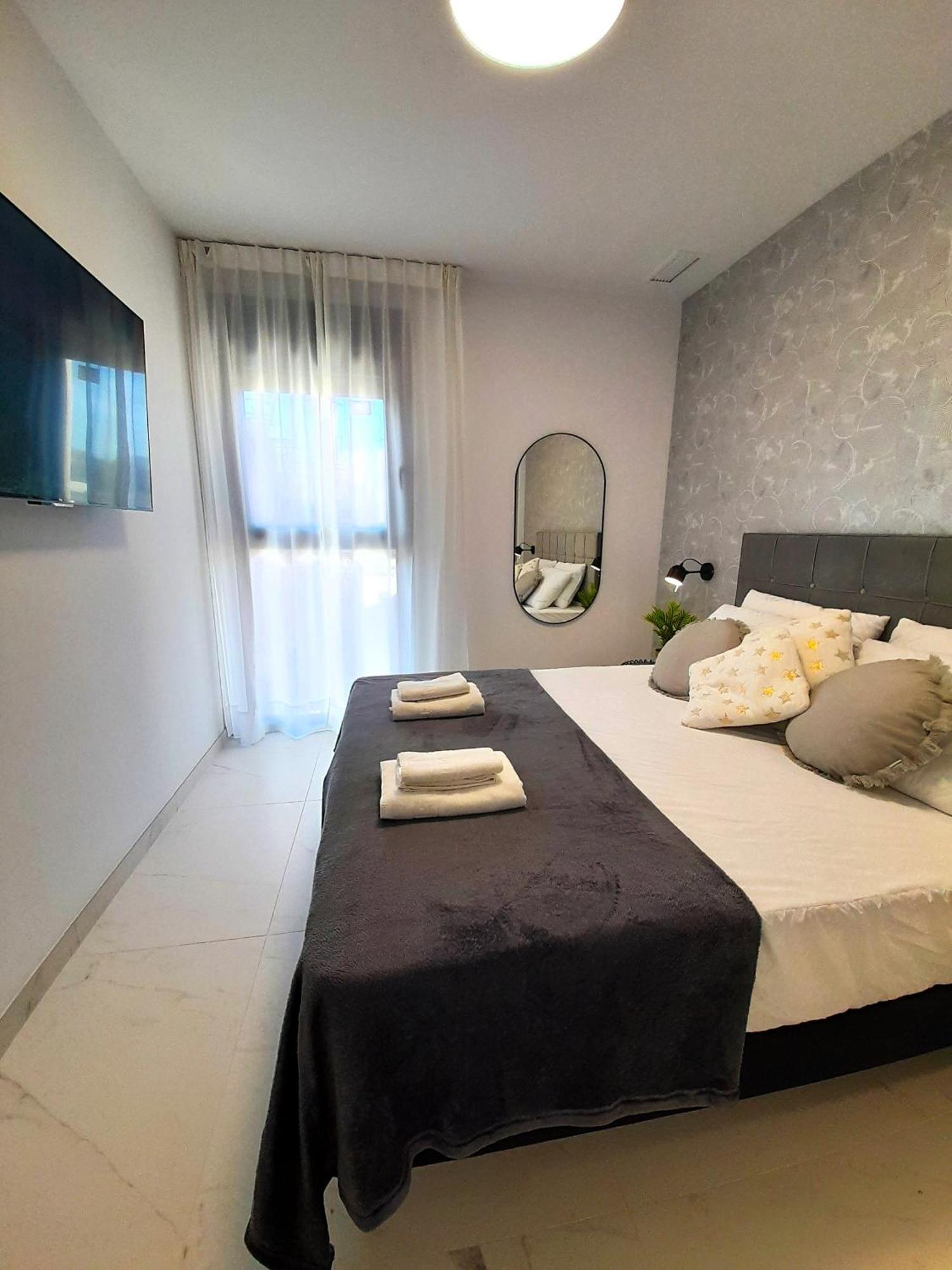 Sunset Cliffs 3 Bedrooms Apartment